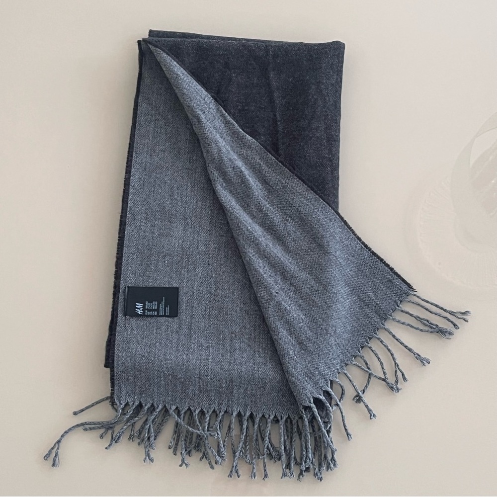 H&M Oversized Scarf Gray Multicolor